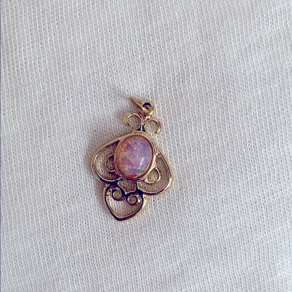 Opalescent pendant
